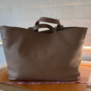 CUYANA Leather Tote Bag in Taupe Brown
